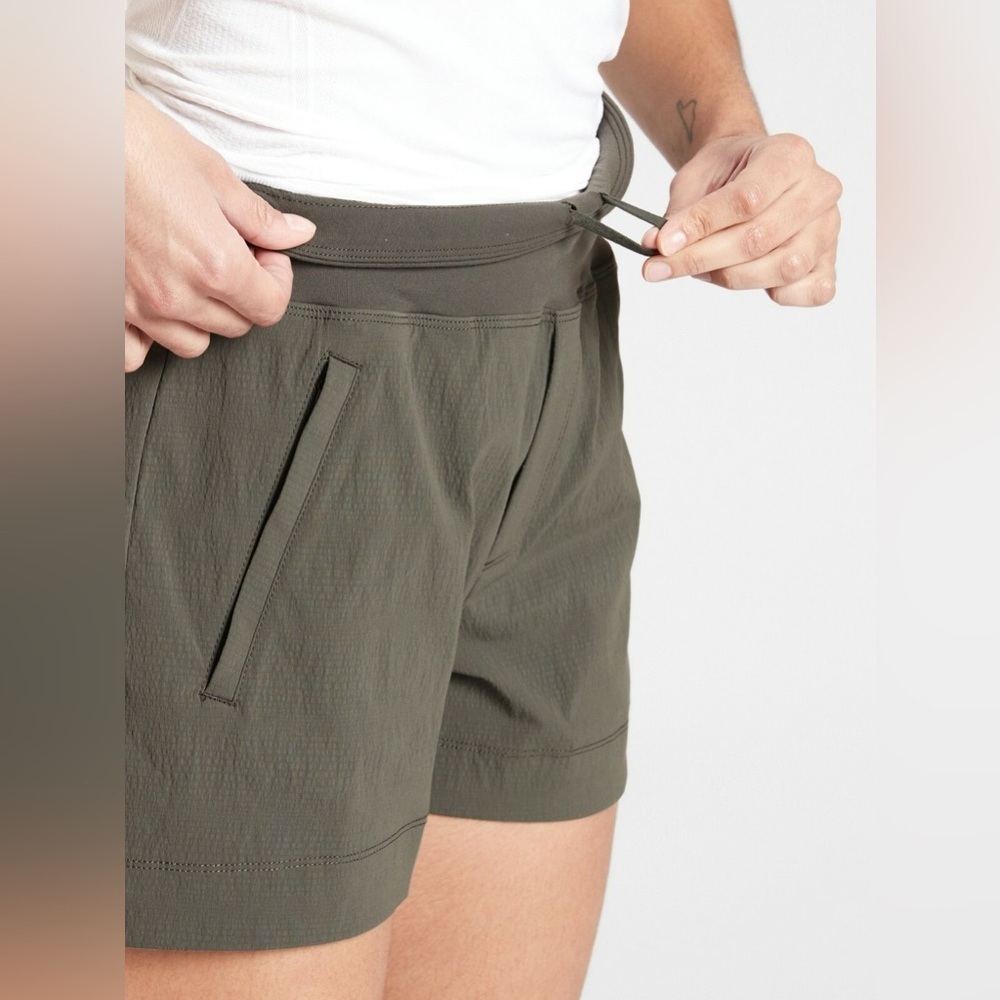 Athleta Trekkie North Short in Mountain Olive - Size 12 - Picture 4 of 9